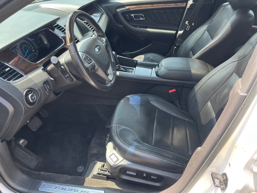 Ford Taurus 4dr Sdn Limited AWD 2015