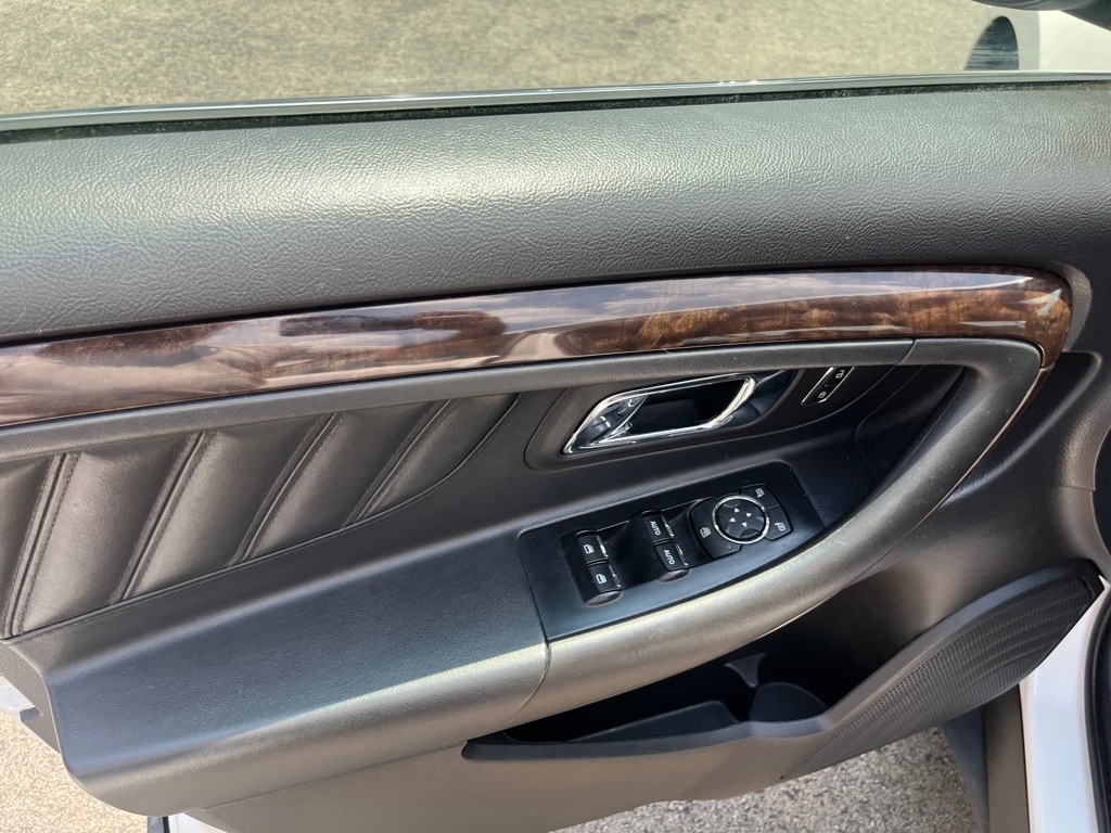 Ford Taurus 4dr Sdn Limited AWD 2015