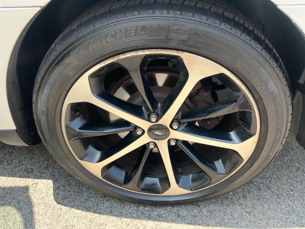 Ford Taurus 4dr Sdn Limited AWD 2015