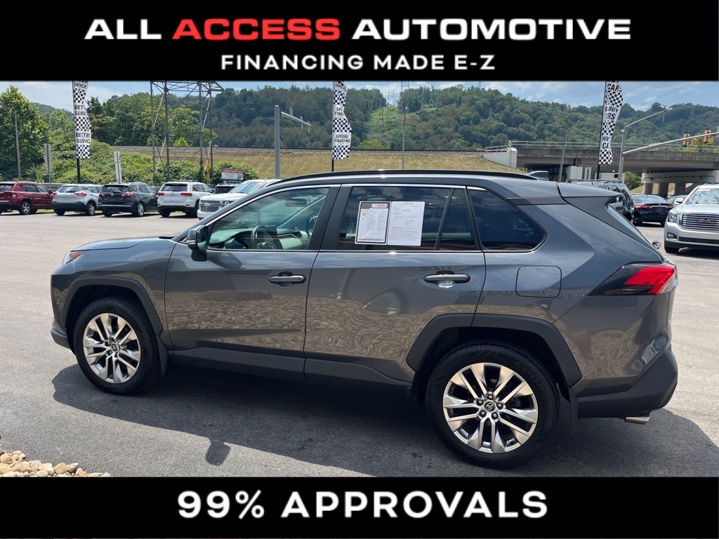 Toyota RAV4 XLE Premium AWD (Natl) 2020