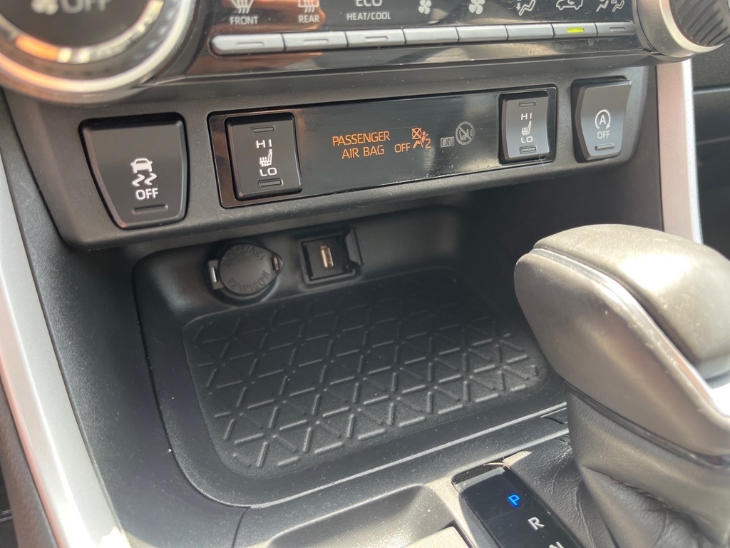 Toyota RAV4 XLE Premium AWD (Natl) 2020