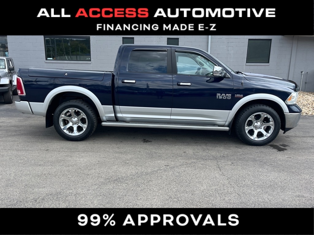 2015 RAM 1500 4WD Crew Cab 140.5" Laramie