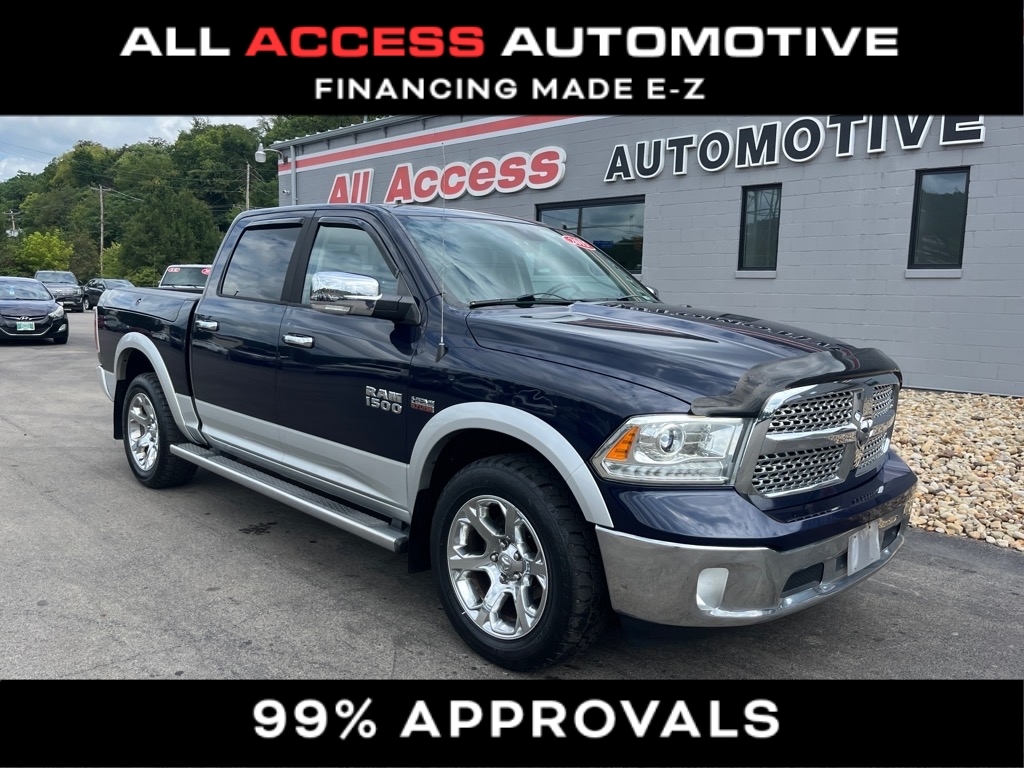 RAM 1500 4WD Crew Cab 140.5" Laramie 2015
