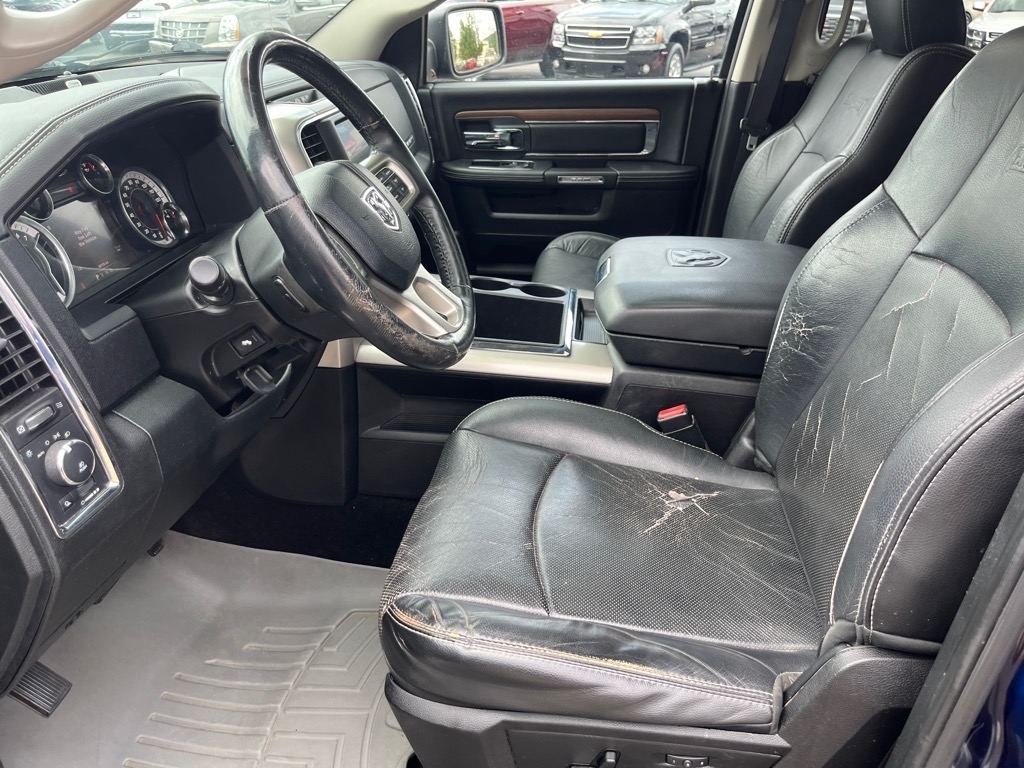 RAM 1500 4WD Crew Cab 140.5" Laramie 2015