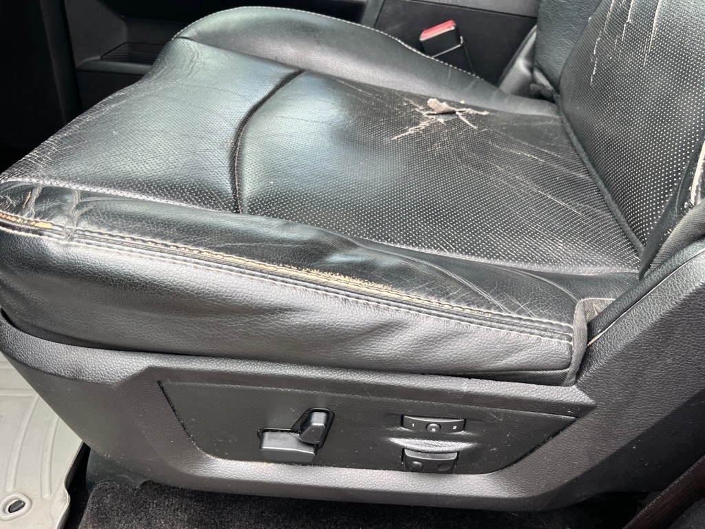 RAM 1500 4WD Crew Cab 140.5" Laramie 2015