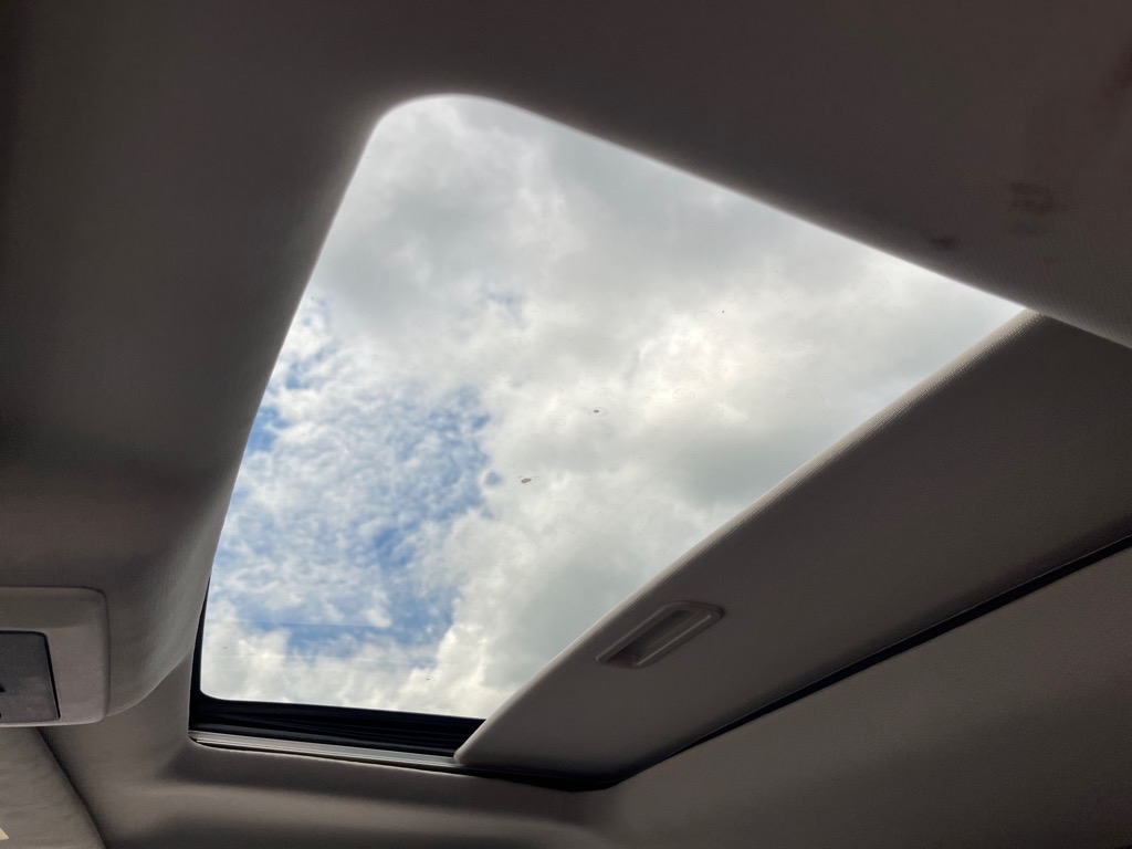 RAM 1500 4WD Crew Cab 140.5" Laramie 2015