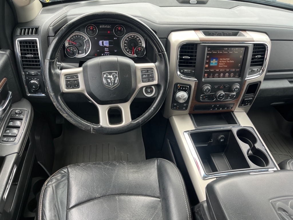 RAM 1500 4WD Crew Cab 140.5" Laramie 2015