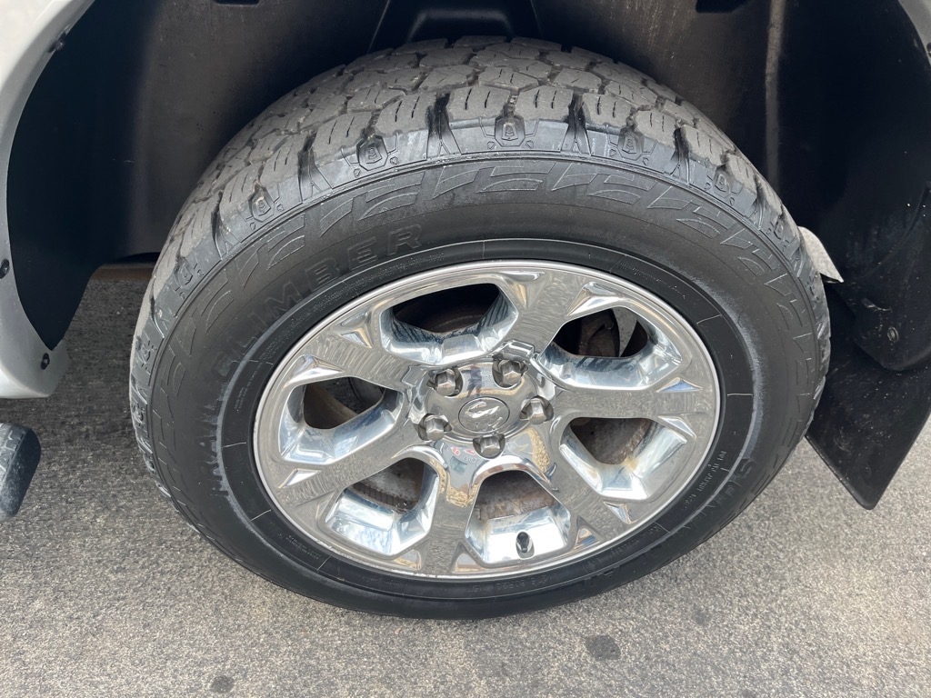 RAM 1500 4WD Crew Cab 140.5" Laramie 2015