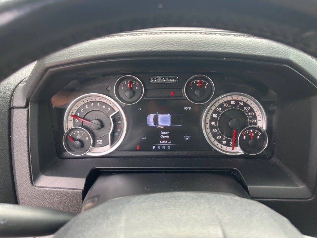 RAM 1500 4WD Crew Cab 140.5" Laramie 2015