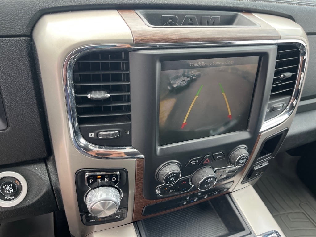 RAM 1500 4WD Crew Cab 140.5" Laramie 2015