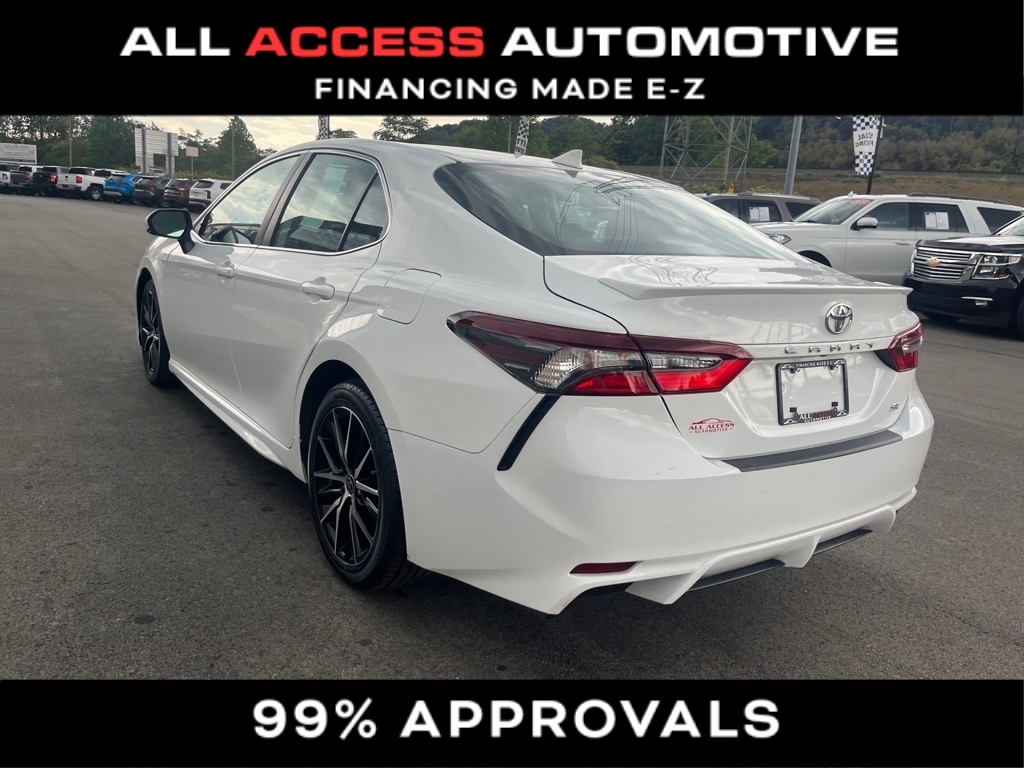 Toyota Camry SE Auto (Natl) 2022