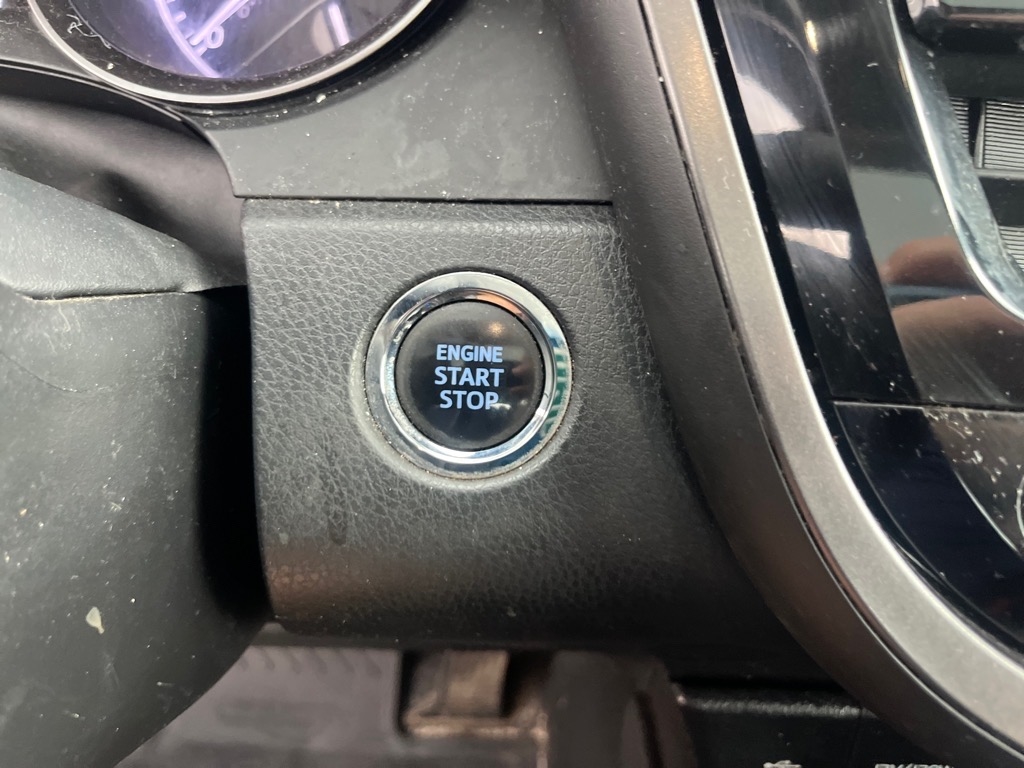 Toyota Camry SE Auto (Natl) 2022