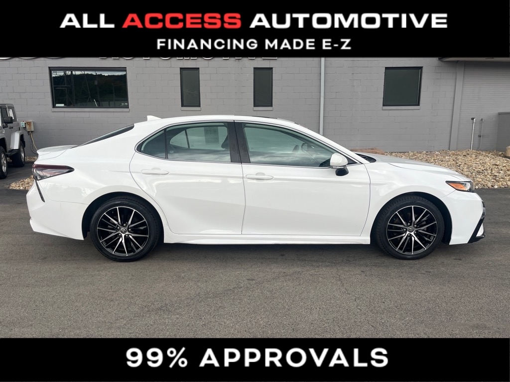 2022 Toyota Camry SE Auto (Natl)