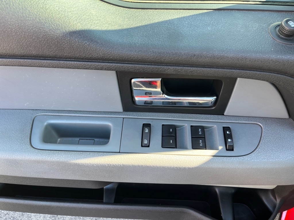 Ford F-150 4WD SuperCab 145" XL 2012