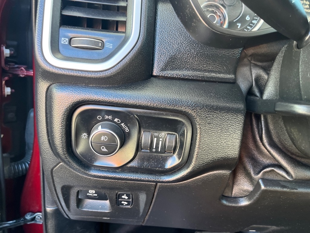 RAM 1500 Big Horn/Lone Star 4x4 Crew Cab 5'7" Box 2019