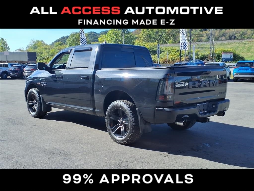 RAM 1500 Night 4x4 Crew Cab 5'7" Box 2017