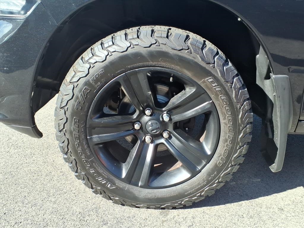 RAM 1500 Night 4x4 Crew Cab 5'7" Box 2017