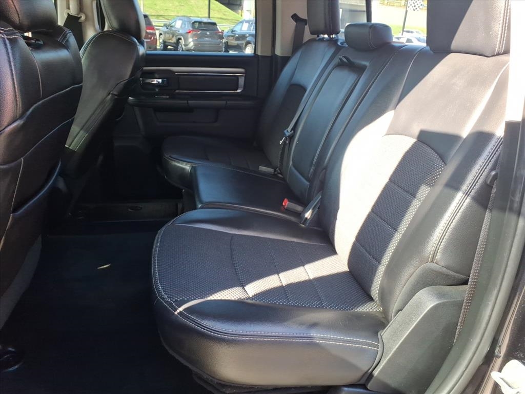 RAM 1500 Night 4x4 Crew Cab 5'7" Box 2017