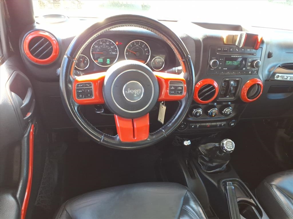 2017 Jeep Wrangler Unlimited Sahara photo 5