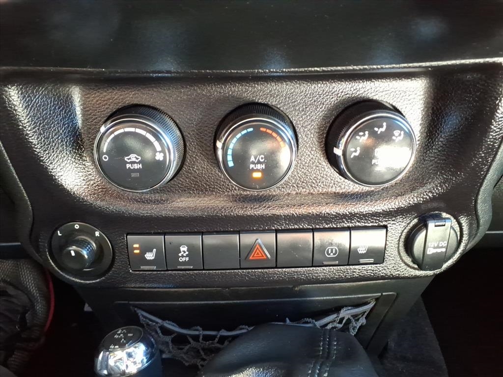 2017 Jeep Wrangler Unlimited Sahara photo 9