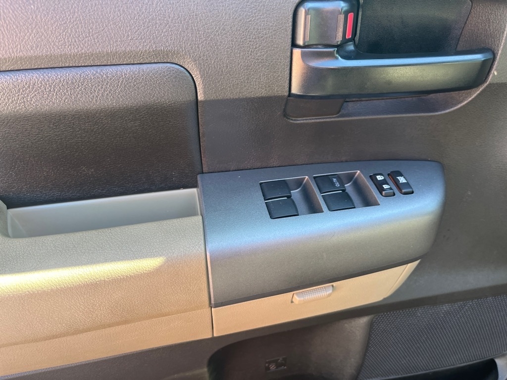 Toyota Tundra 4WD Truck Dbl 4.6L V8 6-Spd AT (Natl) 2011