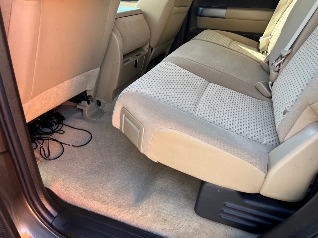 Toyota Tundra 4WD Truck Dbl 4.6L V8 6-Spd AT (Natl) 2011