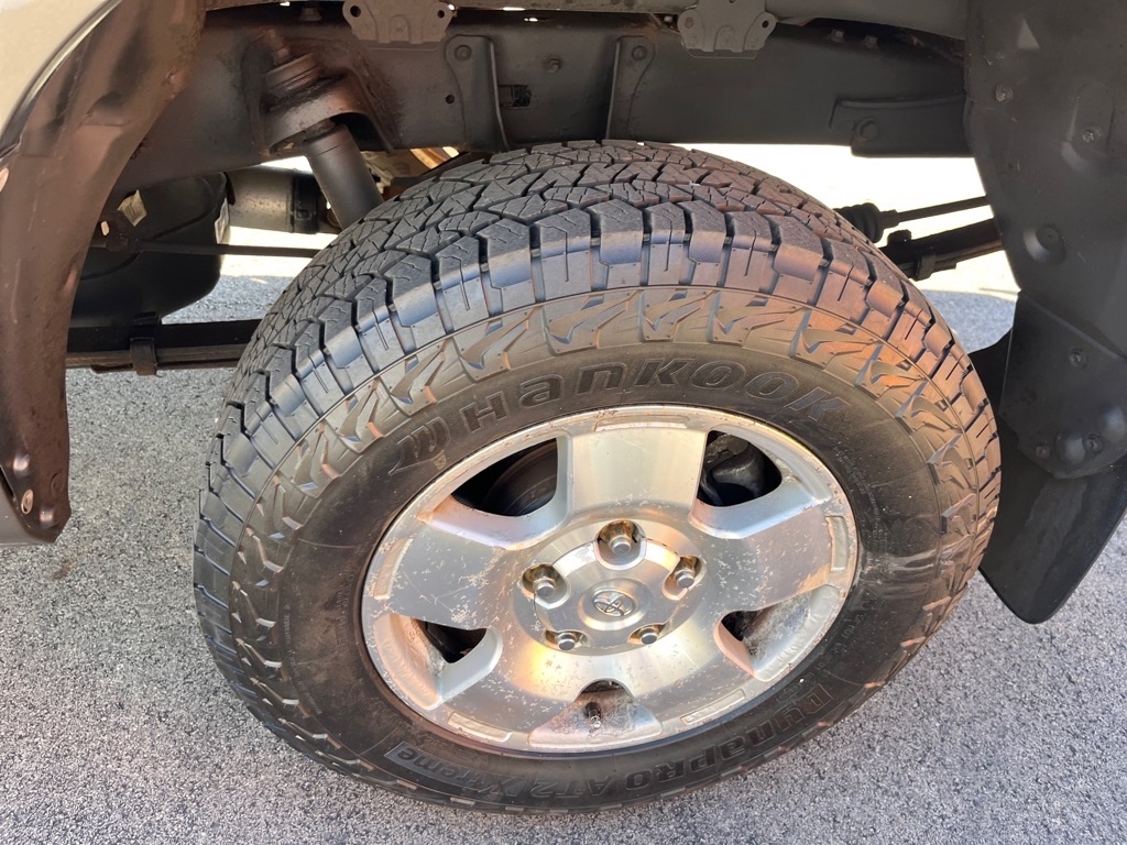 Toyota Tundra 4WD Truck Dbl 4.6L V8 6-Spd AT (Natl) 2011