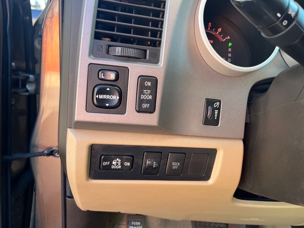 Toyota Tundra 4WD Truck Dbl 4.6L V8 6-Spd AT (Natl) 2011