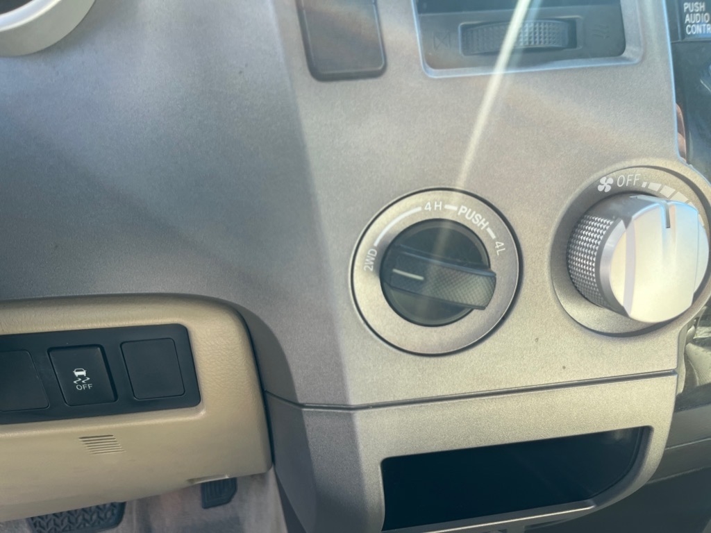 Toyota Tundra 4WD Truck Dbl 4.6L V8 6-Spd AT (Natl) 2011