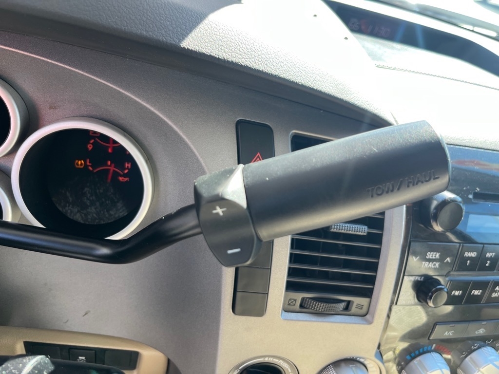 Toyota Tundra 4WD Truck Dbl 4.6L V8 6-Spd AT (Natl) 2011