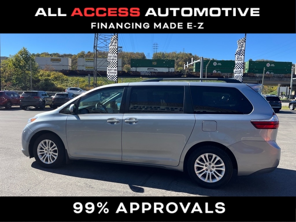 Toyota Sienna XLE Auto Access Seat FWD 7-Passenger (Natl) 2017