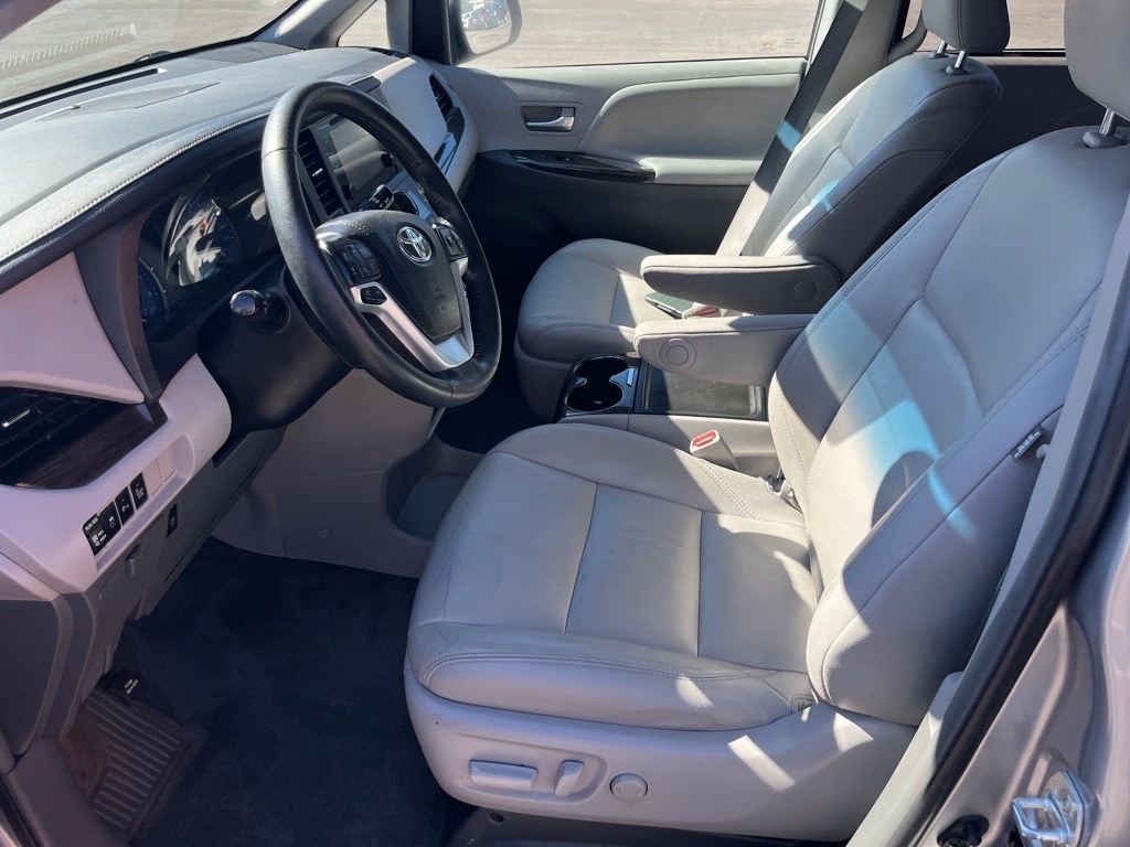 Toyota Sienna XLE Auto Access Seat FWD 7-Passenger (Natl) 2017