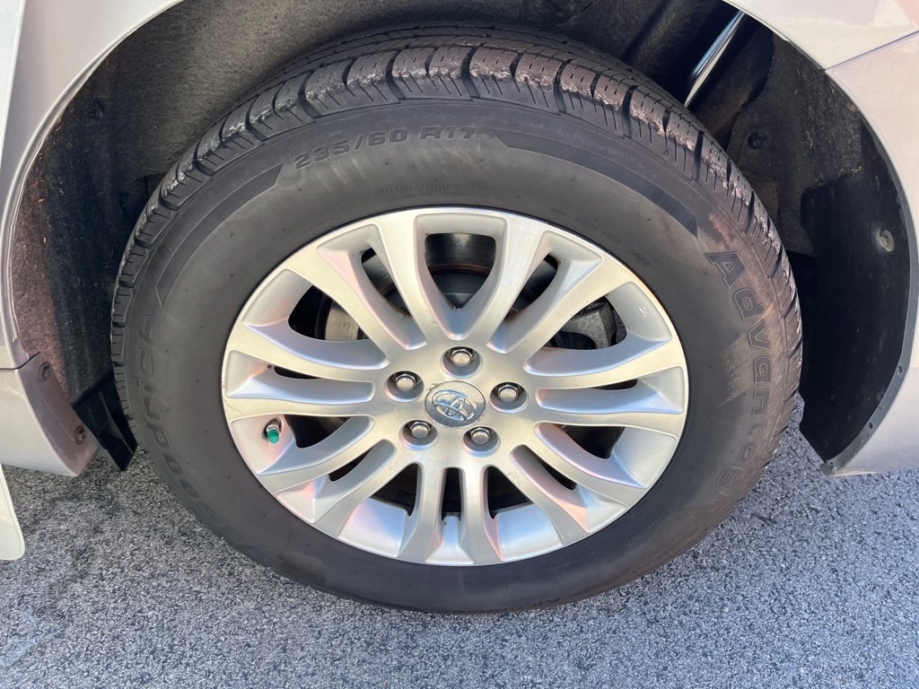 Toyota Sienna XLE Auto Access Seat FWD 7-Passenger (Natl) 2017