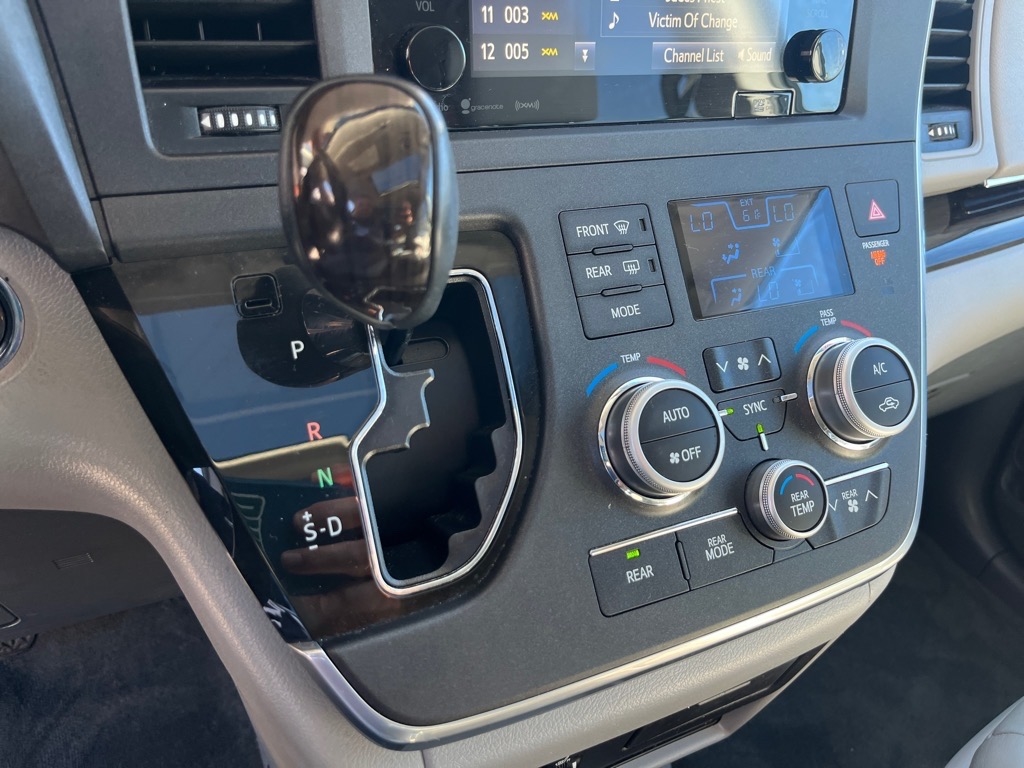 Toyota Sienna XLE Auto Access Seat FWD 7-Passenger (Natl) 2017