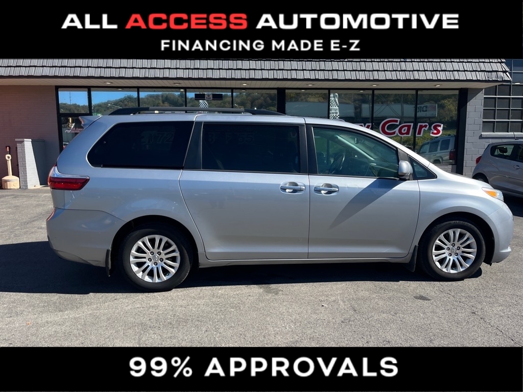 Toyota Sienna XLE Auto Access Seat FWD 7-Passenger (Natl) 2017