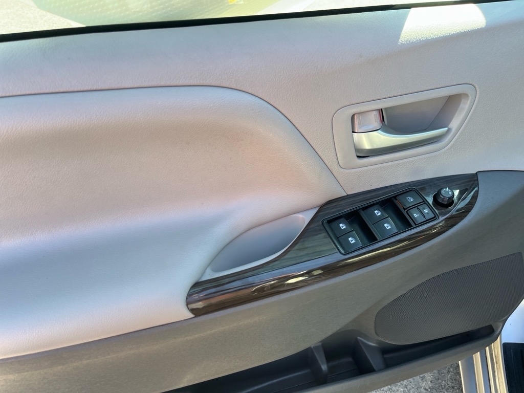 Toyota Sienna XLE Auto Access Seat FWD 7-Passenger (Natl) 2017