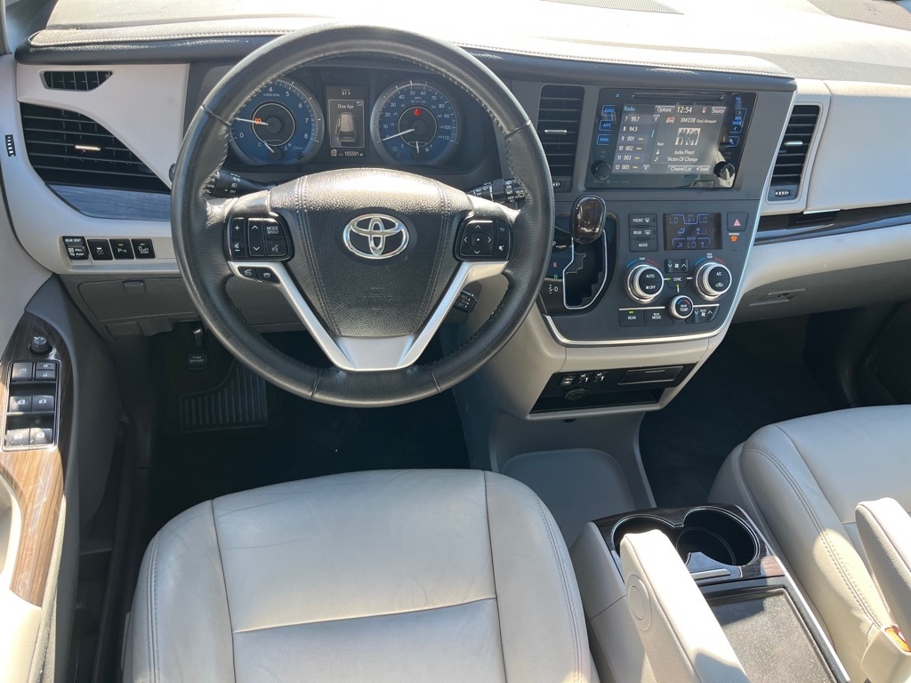 Toyota Sienna XLE Auto Access Seat FWD 7-Passenger (Natl) 2017