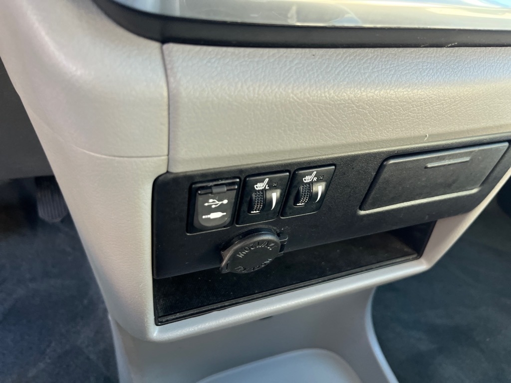 Toyota Sienna XLE Auto Access Seat FWD 7-Passenger (Natl) 2017