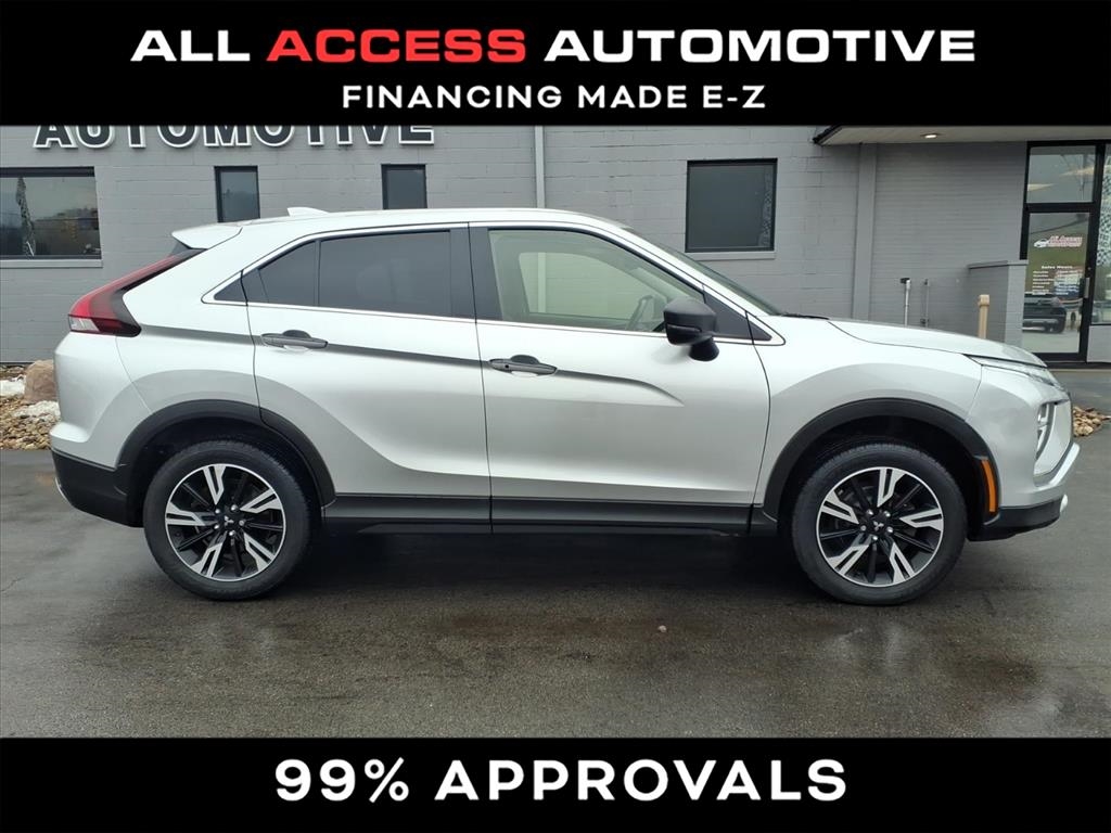 2024 Mitsubishi Eclipse Cross SE's photo