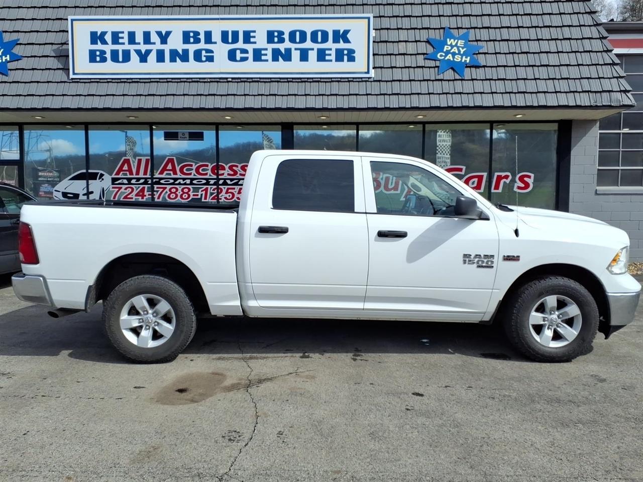 2022 RAM 1500 Classic SLT 4x4 Crew Cab 5'7" Box