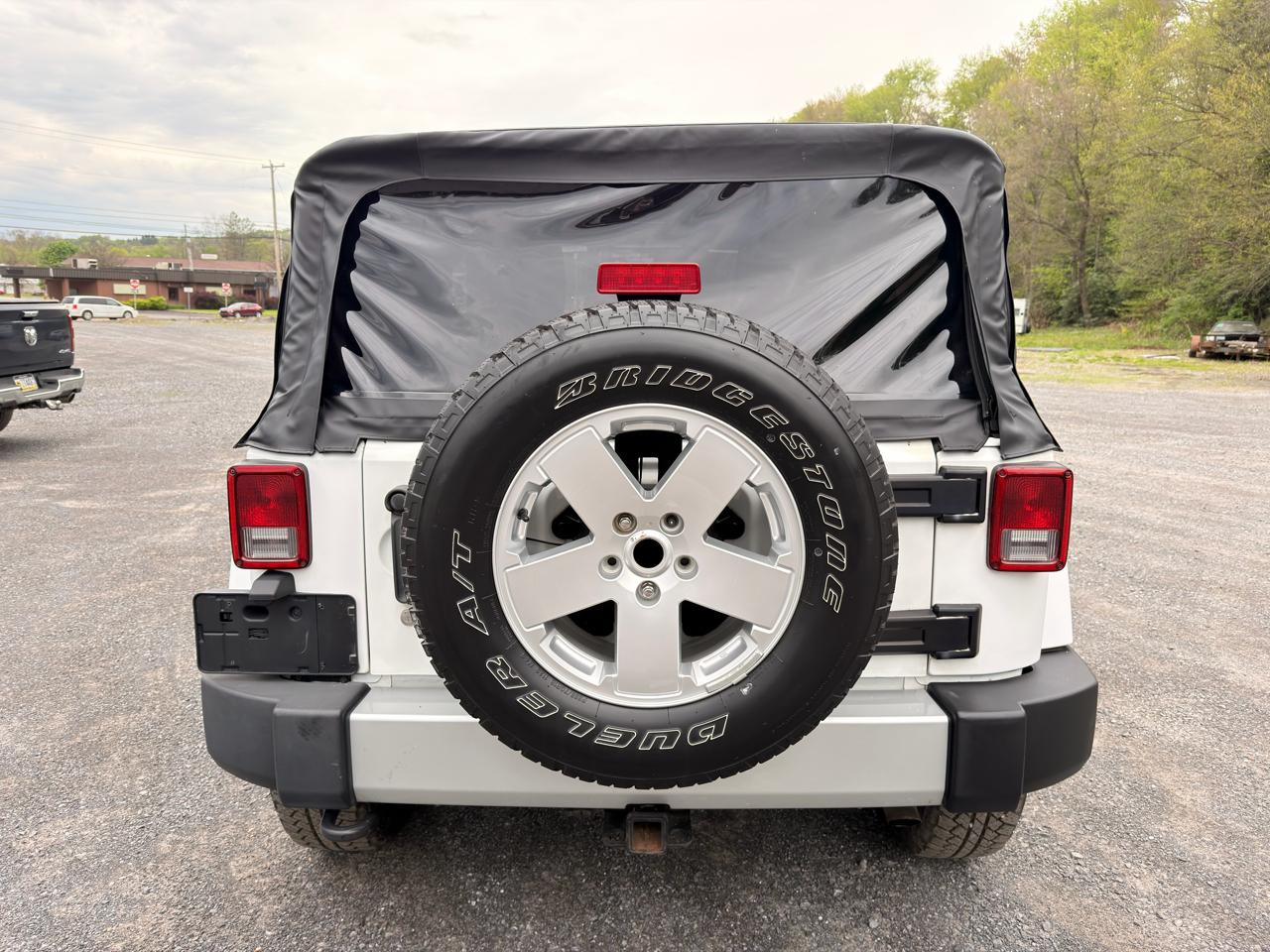 Jeep Wrangler 4WD 2dr Sahara 2012