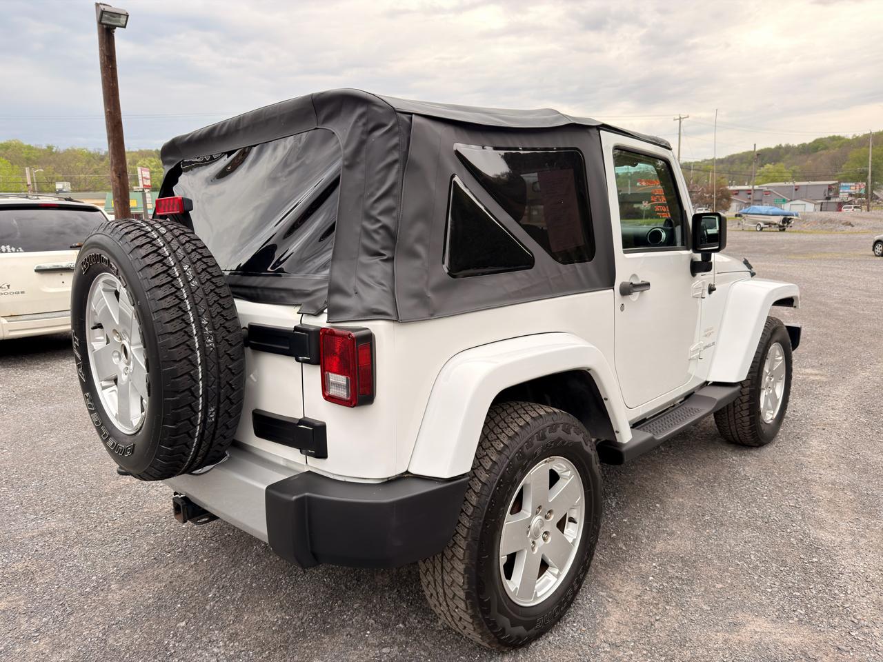 Jeep Wrangler 4WD 2dr Sahara 2012