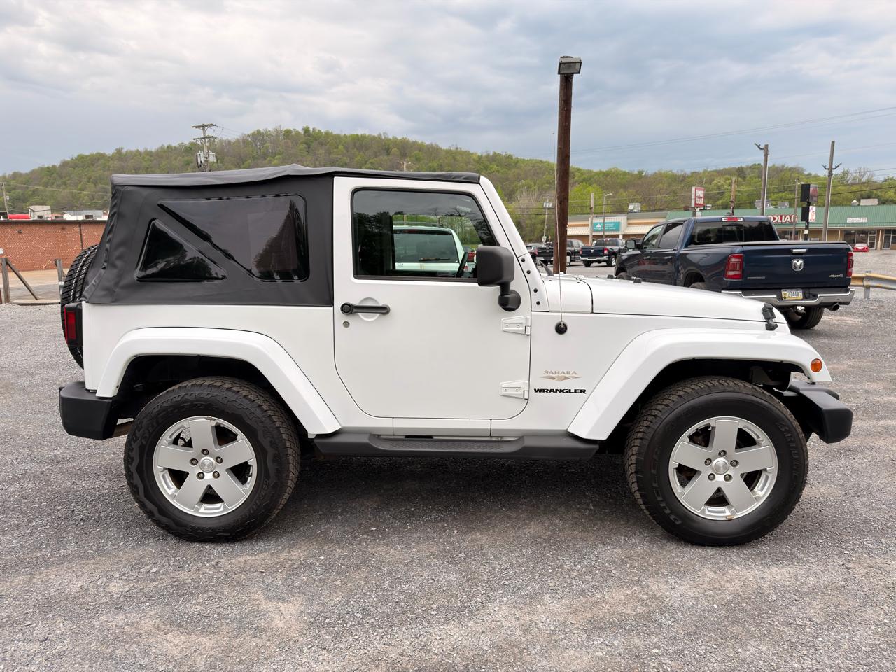Jeep Wrangler 4WD 2dr Sahara 2012