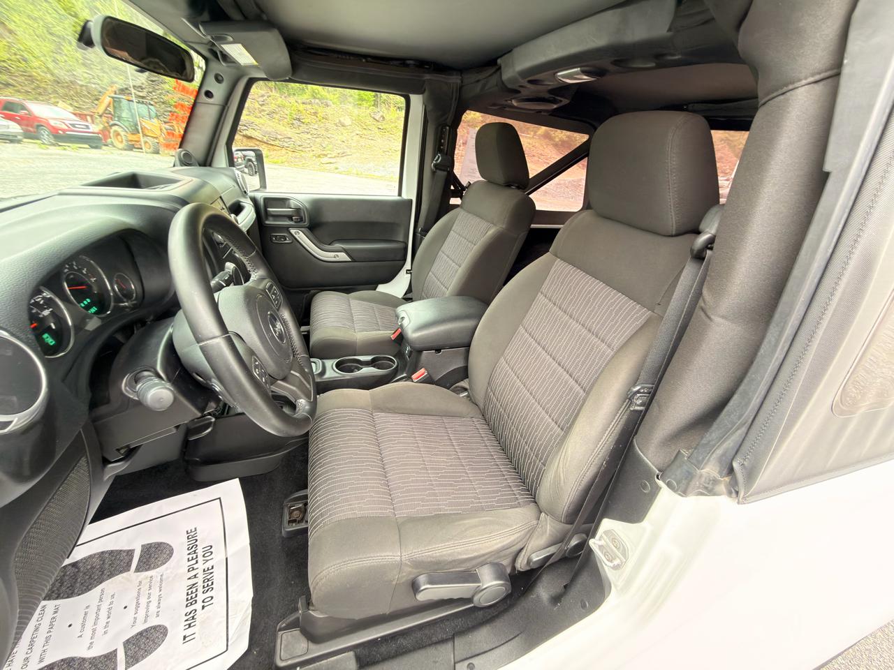 Jeep Wrangler 4WD 2dr Sahara 2012