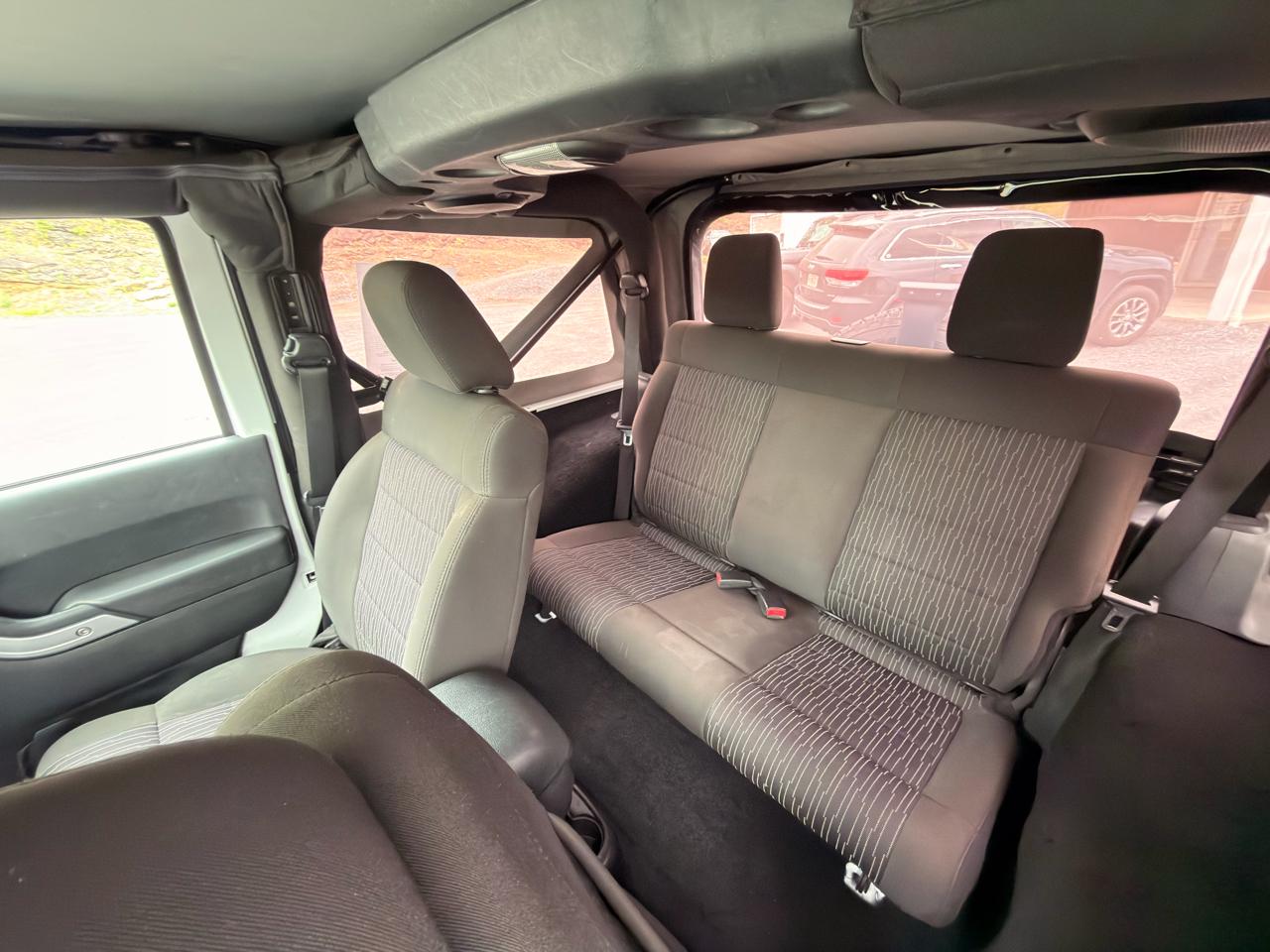 Jeep Wrangler 4WD 2dr Sahara 2012