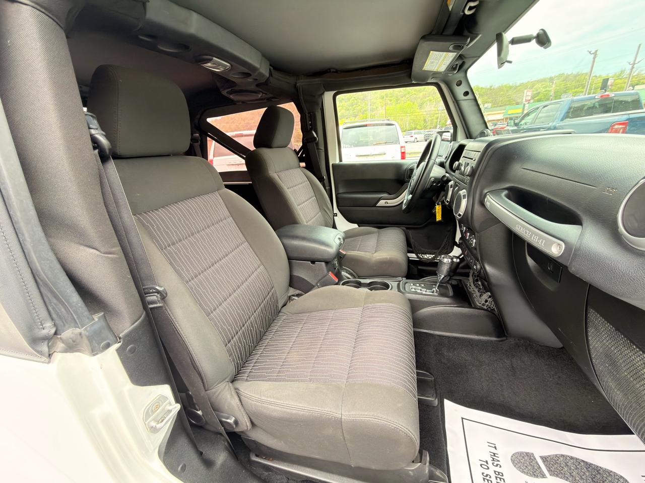 Jeep Wrangler 4WD 2dr Sahara 2012