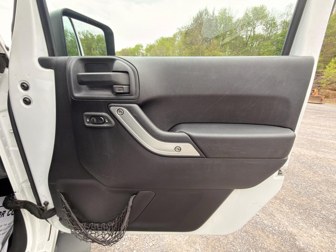 Jeep Wrangler 4WD 2dr Sahara 2012