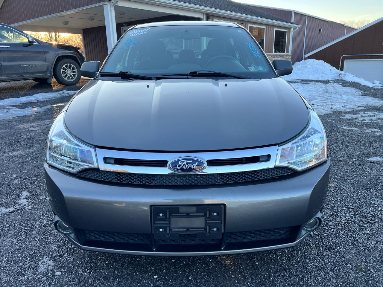 Ford Focus 4dr Sdn SE 2011