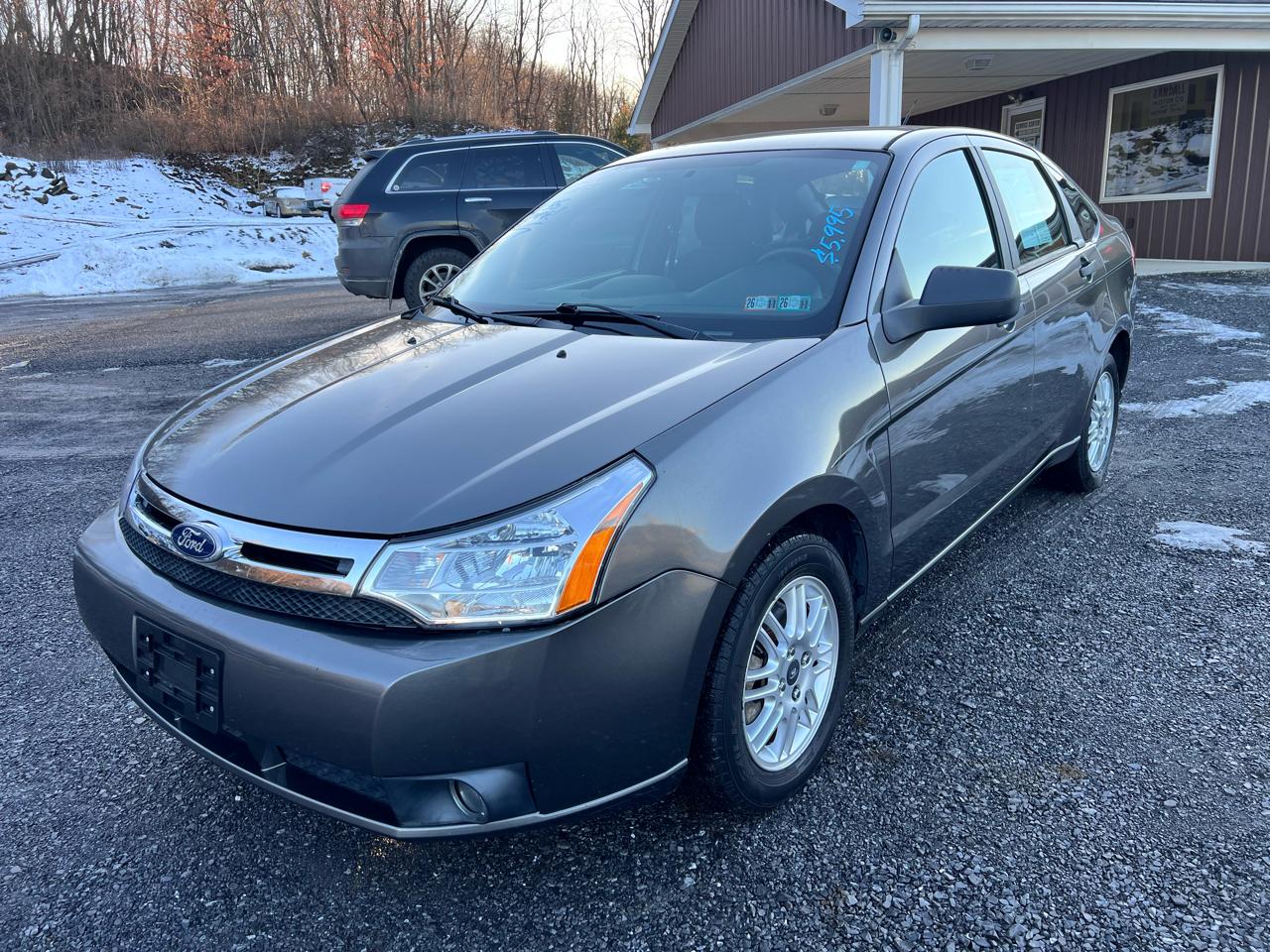 Ford Focus 4dr Sdn SE 2011