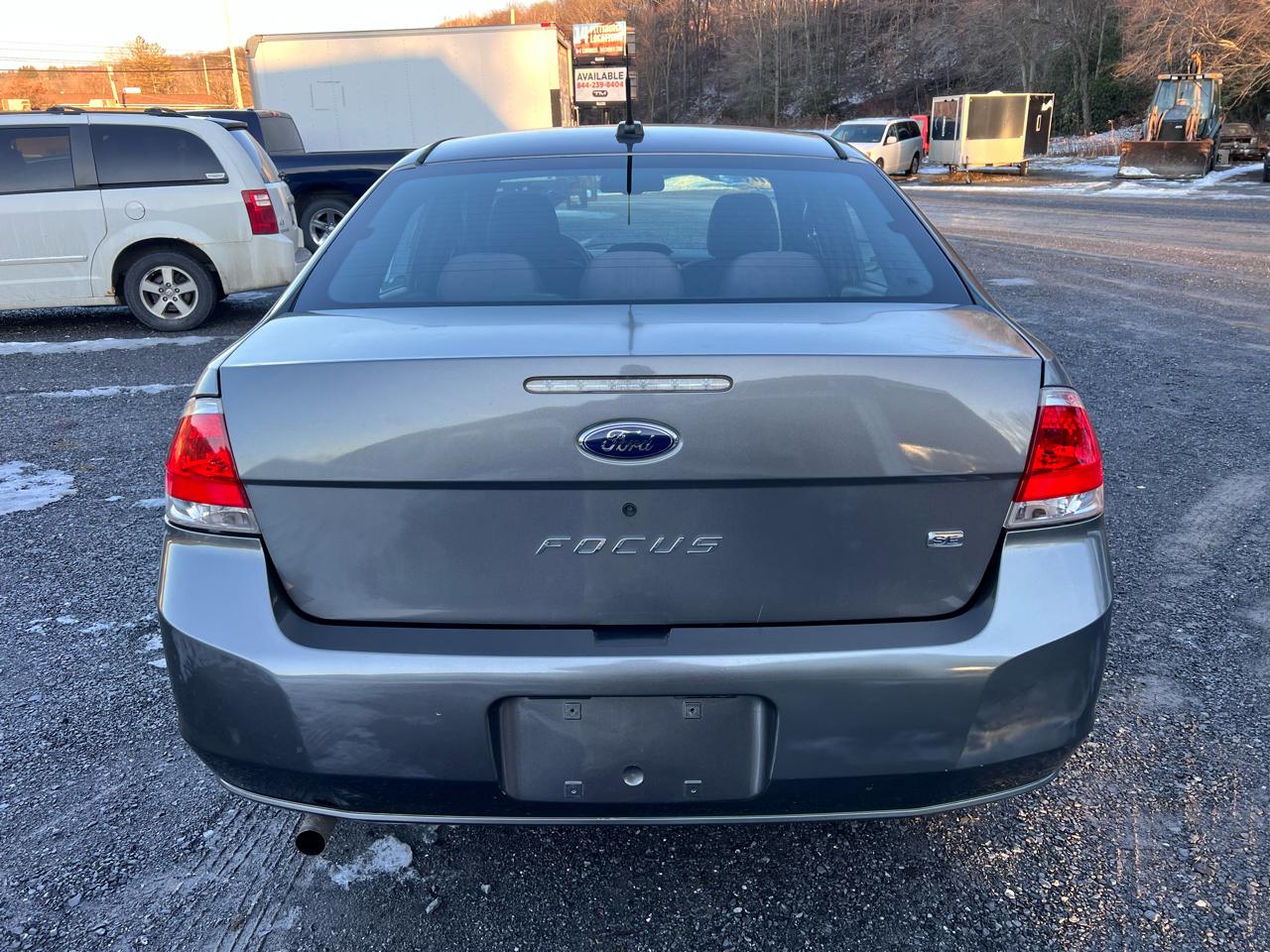 Ford Focus 4dr Sdn SE 2011